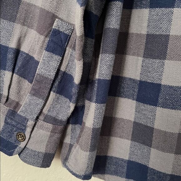 Field & Stream Navy and Gray Plaid Button Up Flannel in Size L - Picture 12 of 12